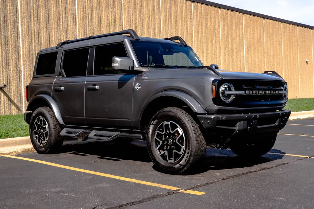 Used 2023 Ford Bronco Outer Banks AWD/4WD image 2