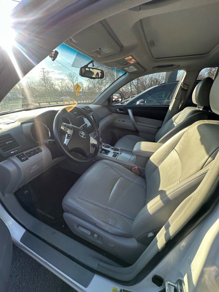 Used 2012 Toyota Highlander SE image 7