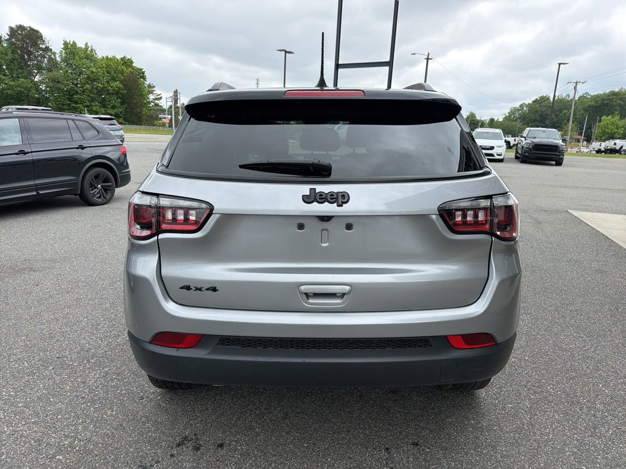 Used 2023 Jeep Compass Altitude w/ Sun and Sound Group AWD/4WD image 7