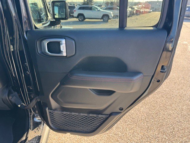 Used 2018 Jeep Wrangler Unlimited Rubicon w/ Dual Top Group AWD/4WD image 30