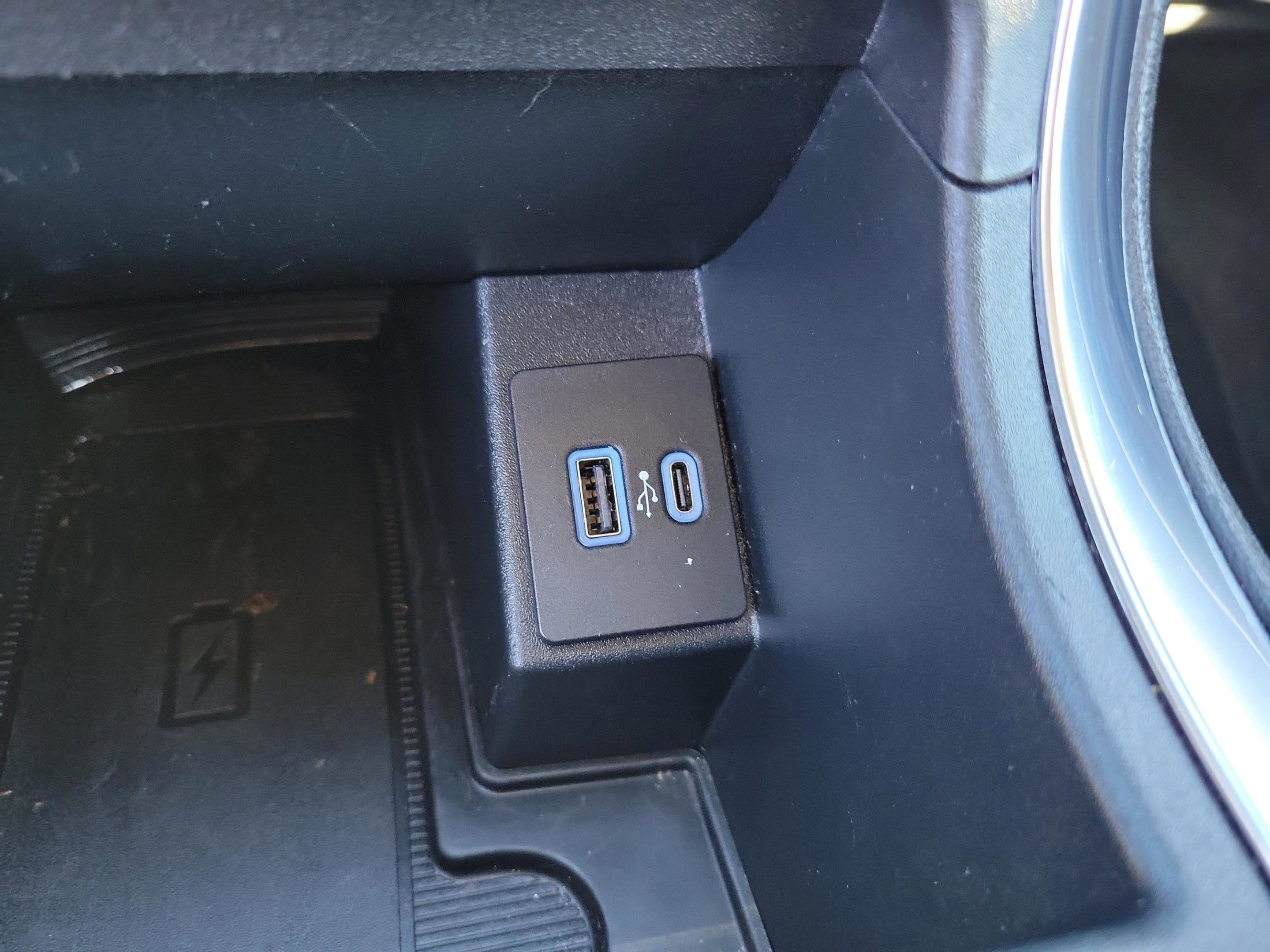 Used 2024 Ford Edge Titanium image 32