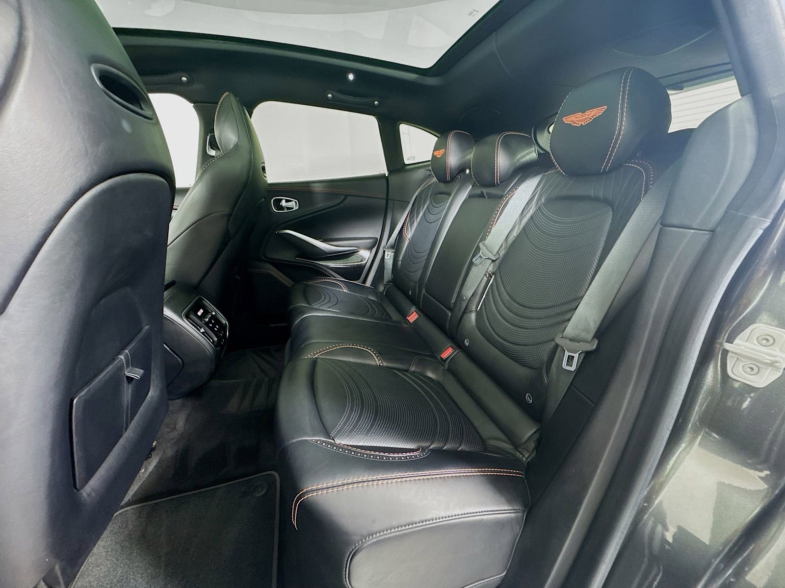 Used 2022 Aston Martin DBX image 23