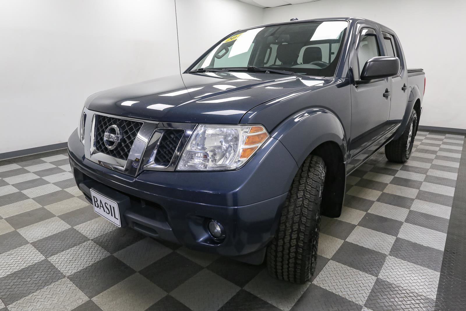 Used 2015 Nissan Frontier SV w/ SV Value Truck Package AWD/4WD image 4
