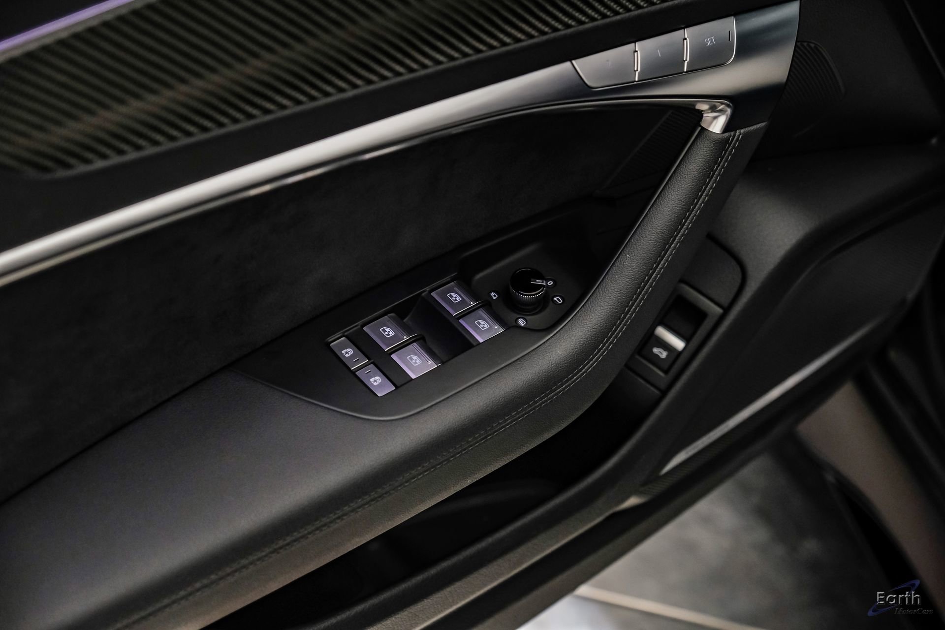 Used 2023 Audi RS 6 w/ Black Optic Package image 94