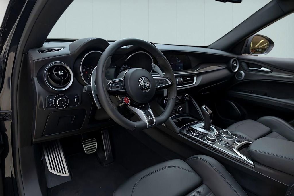 Used 2023 Alfa Romeo Stelvio Quadrifoglio AWD/4WD image 27