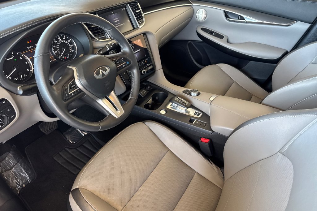 Certified 2024 INFINITI QX50 Luxe w/ Cargo Package AWD/4WD image 9