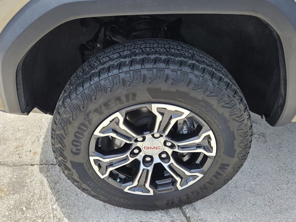 Used 2024 GMC Canyon AT4 w/ Canyon Safety Plus Package AWD/4WD image 9