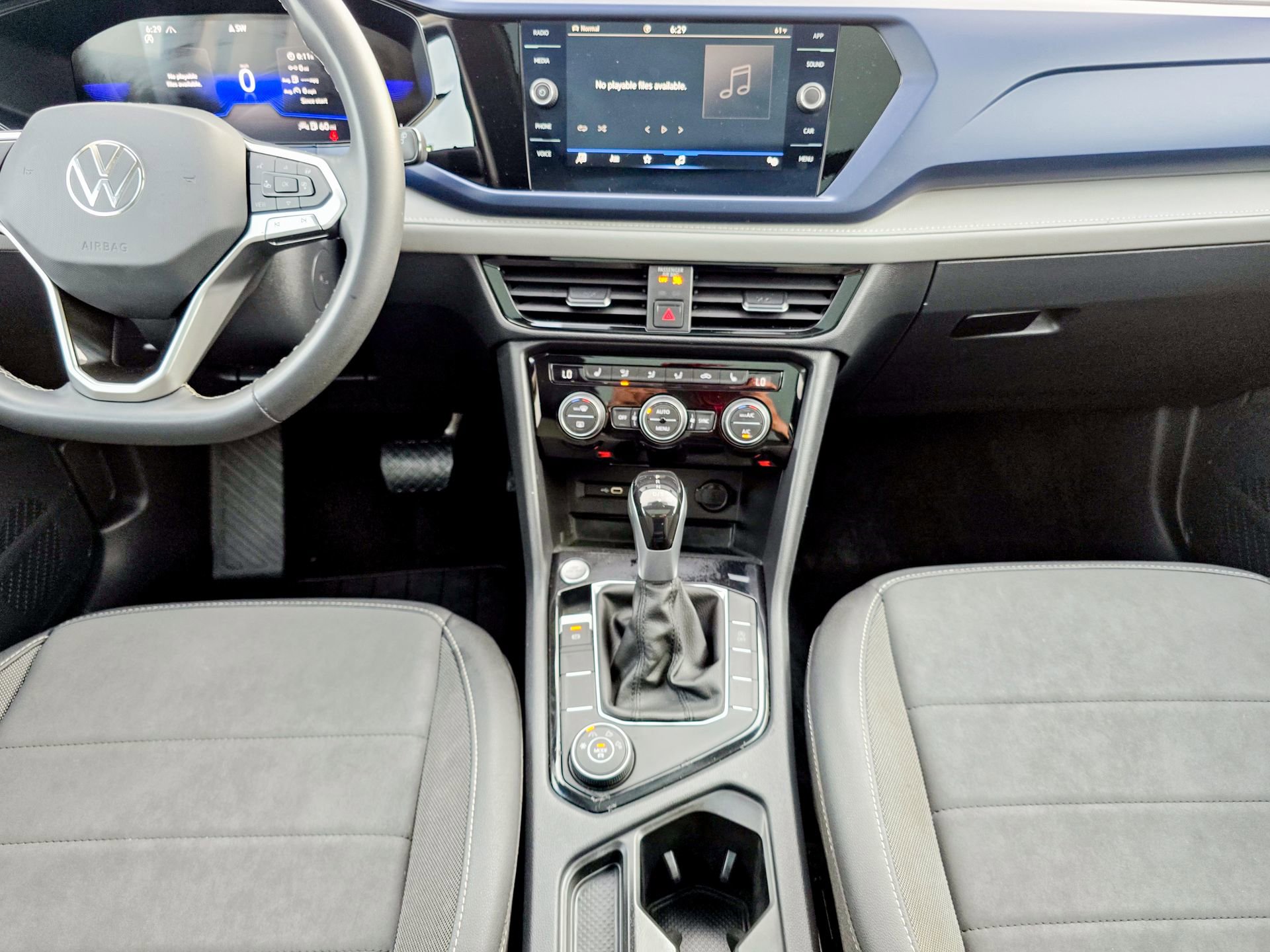 Used 2024 Volkswagen Taos SE w/ Panoramic Sunroof Package image 28