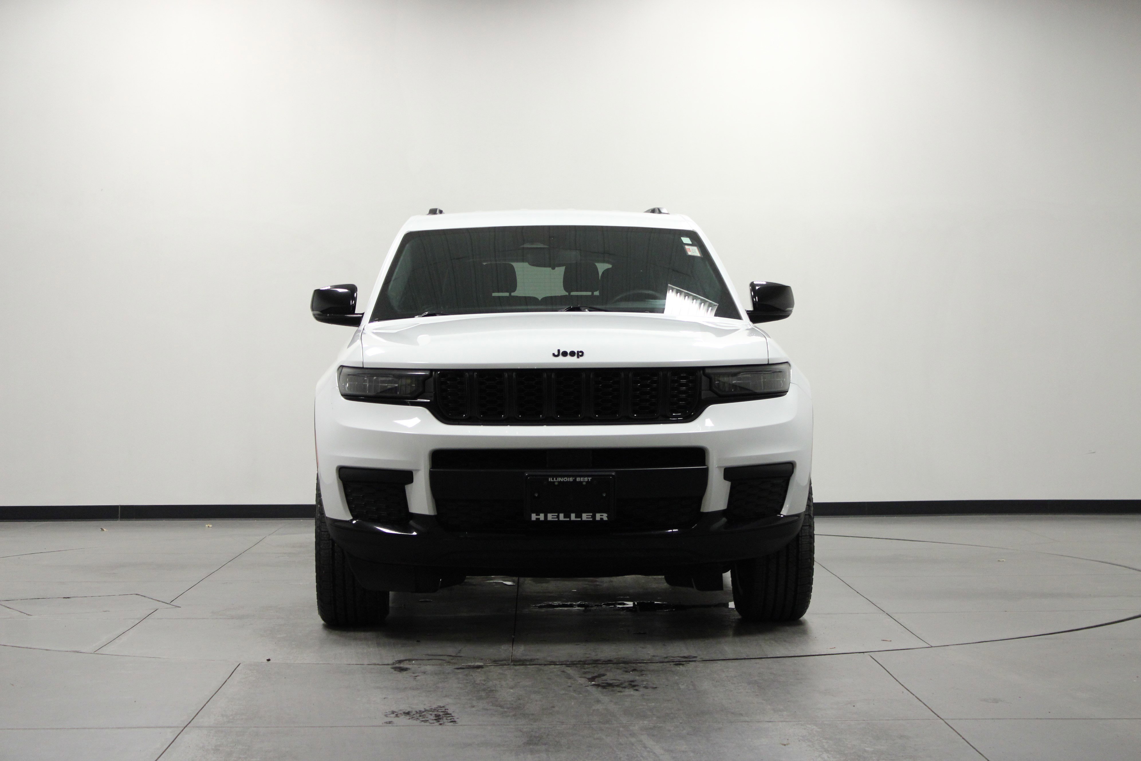 Used 2023 Jeep Grand Cherokee L Laredo image 9