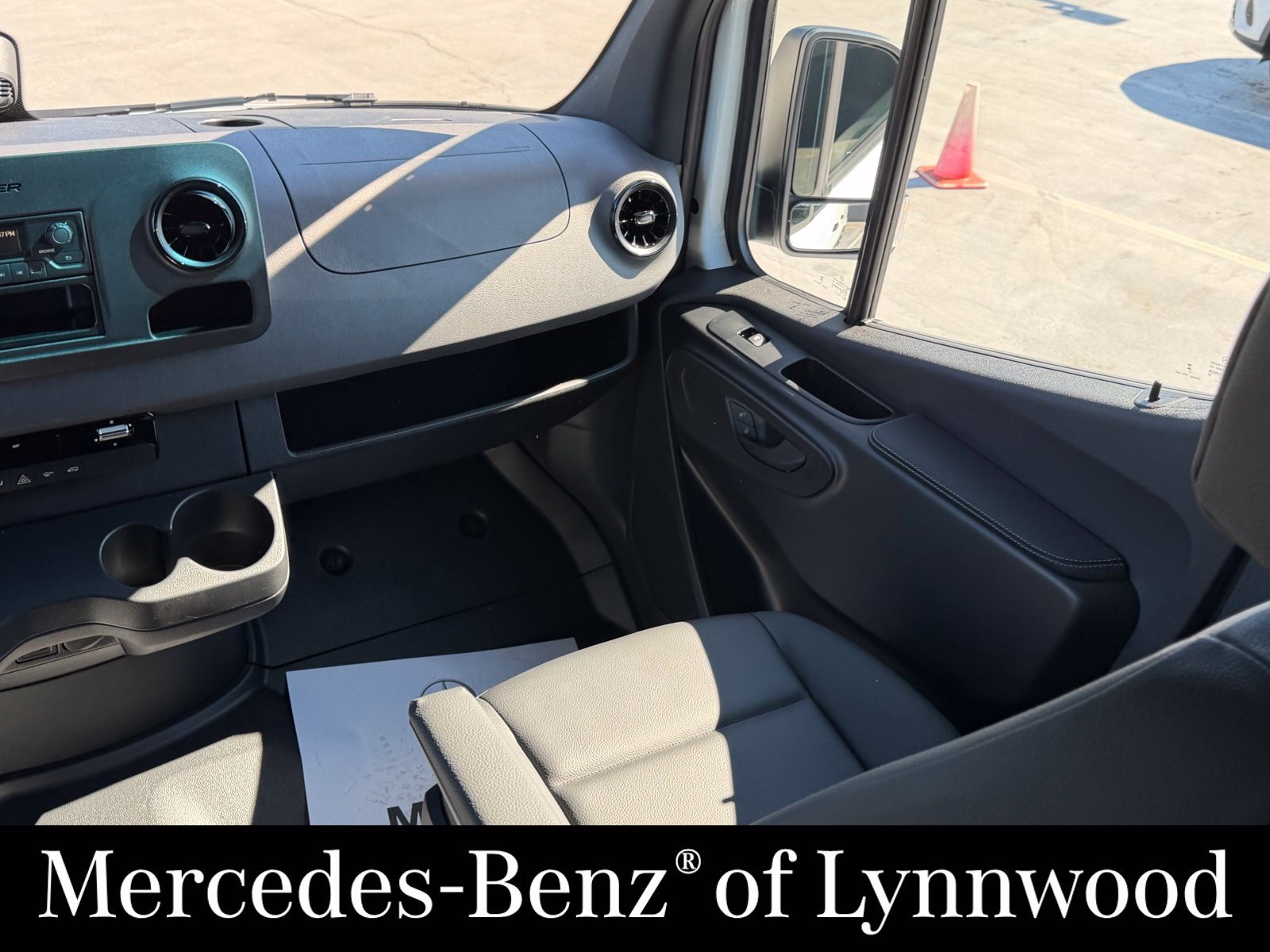 Used 2025 Mercedes-Benz Sprinter 2500 image 15