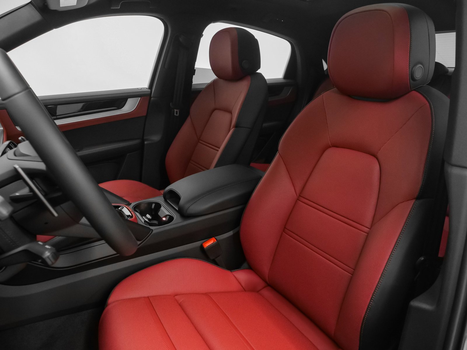 Used 2025 Porsche Cayenne Coupe image 5