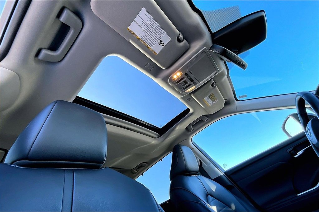 Used 2024 Toyota Highlander XLE image 20