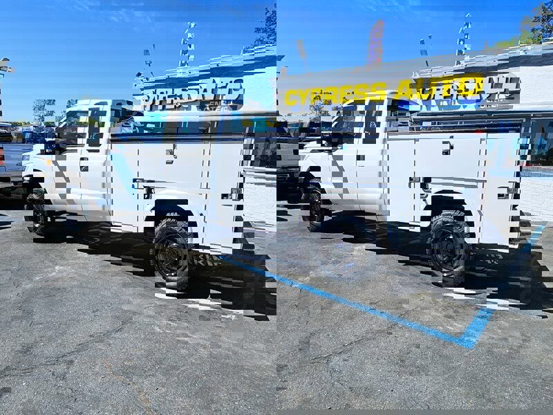 Used 2015 Ford F350 XL image 3