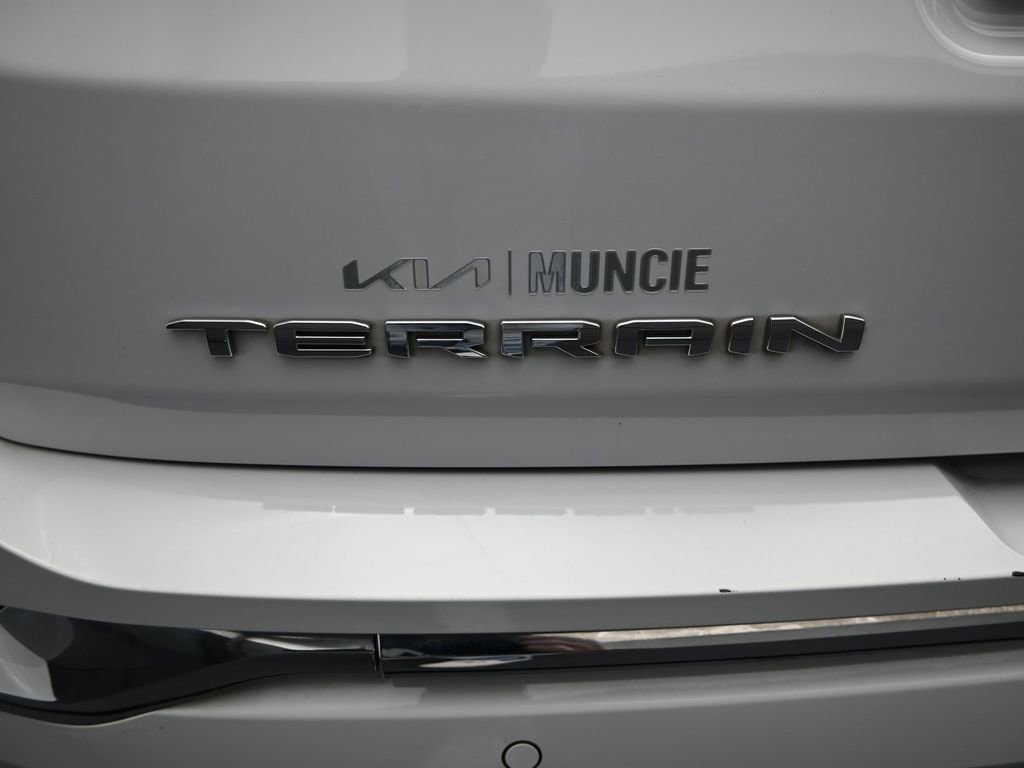 Used 2023 GMC Terrain Denali w/ Denali Premium Package AWD/4WD image 10
