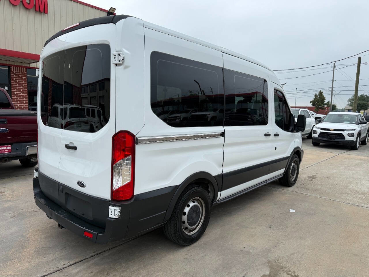 Used 2017 Ford Transit 150 XL RWD image 4