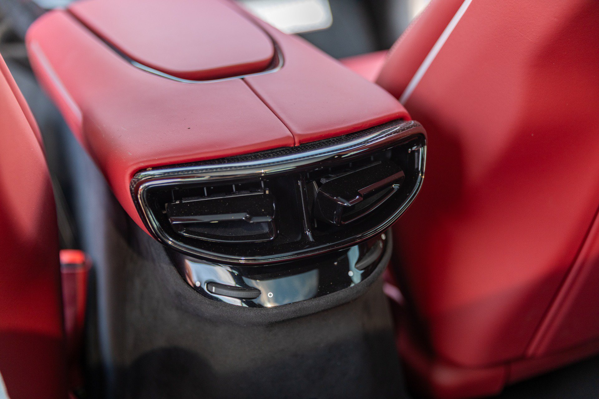 Used 2026 Ferrari Purosangue AWD/4WD image 39