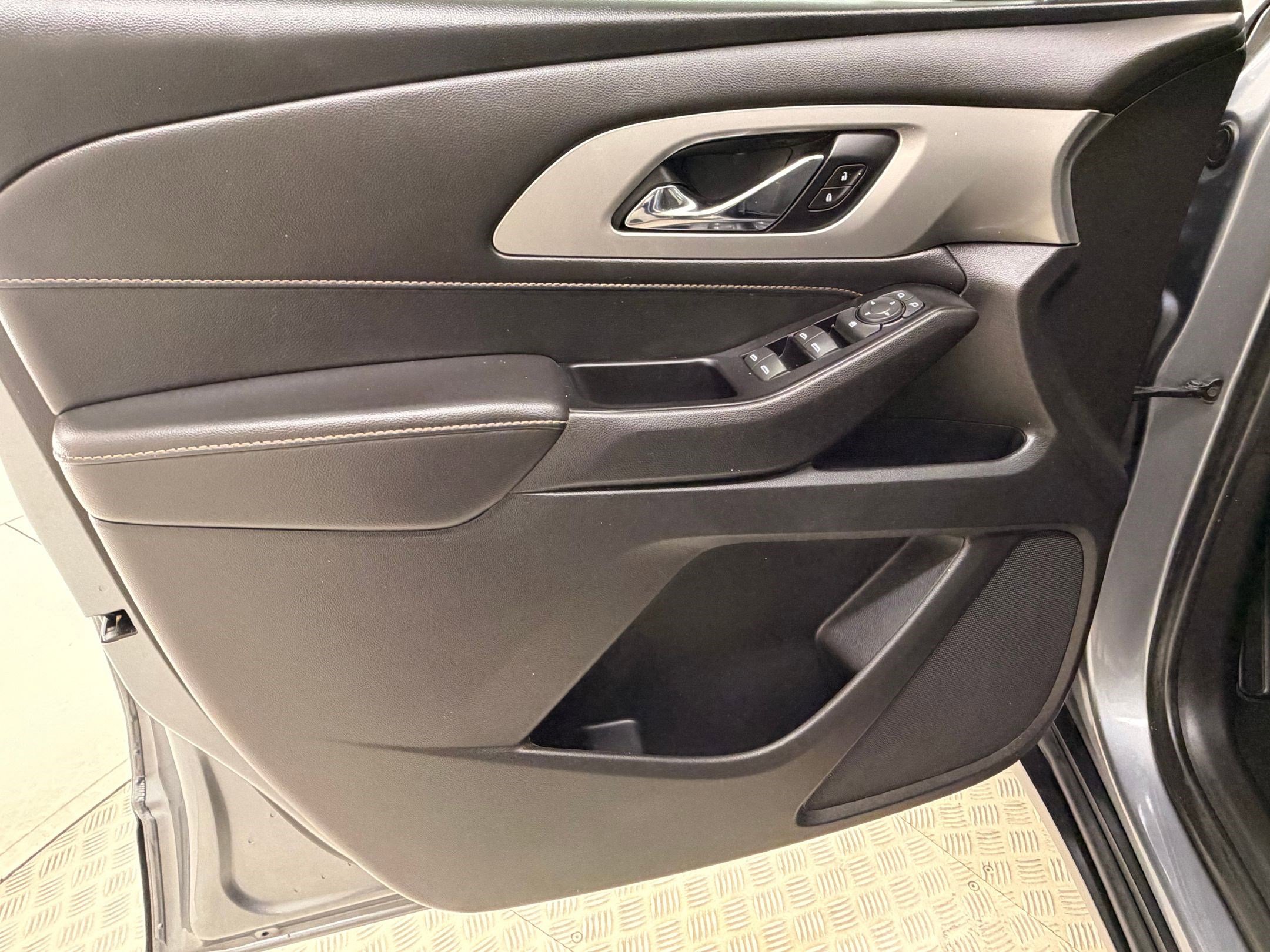 Used 2020 Chevrolet Traverse LS w/ LPO, Floor Liner Package FWD image 13
