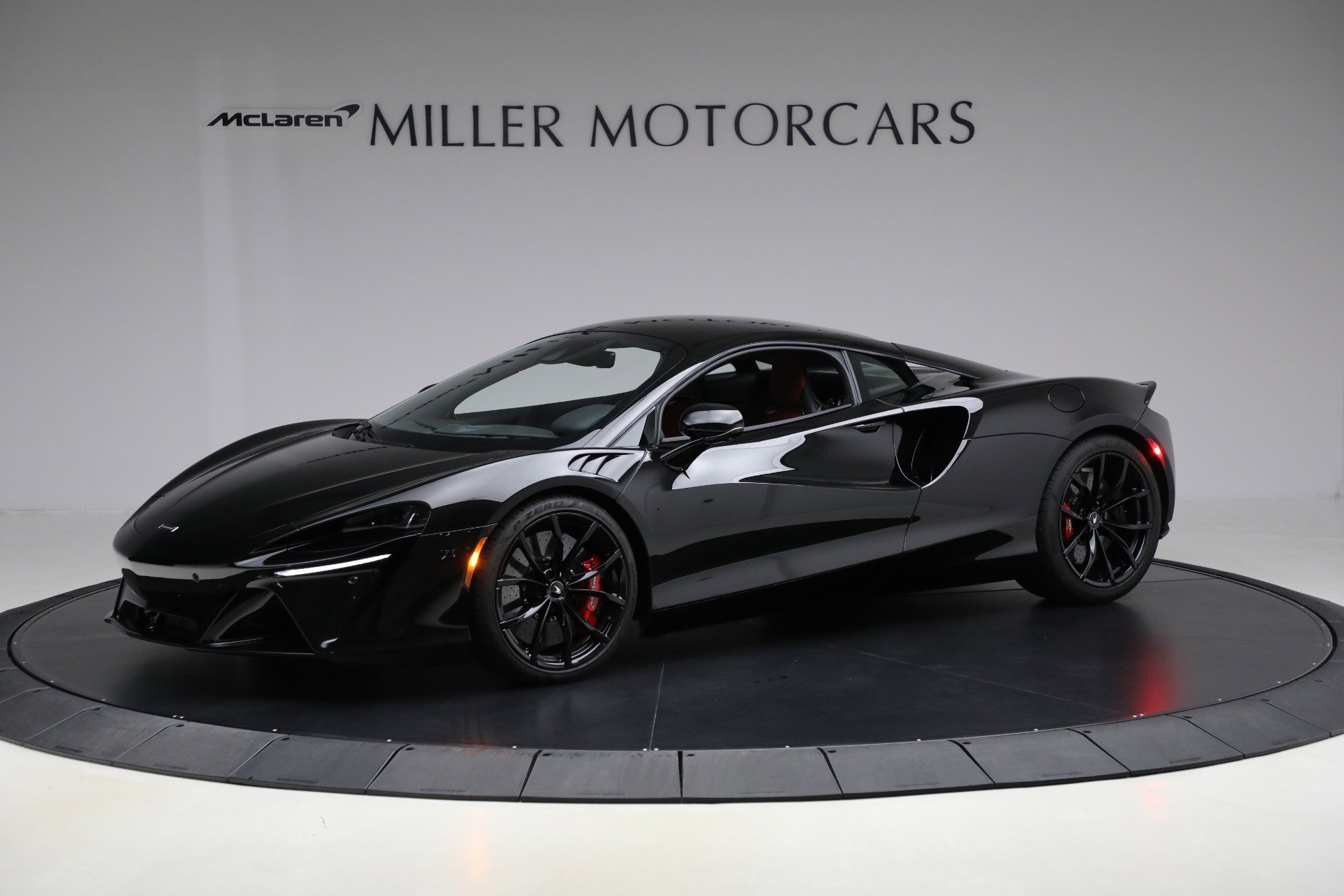 Used 2024 McLaren Artura image 2