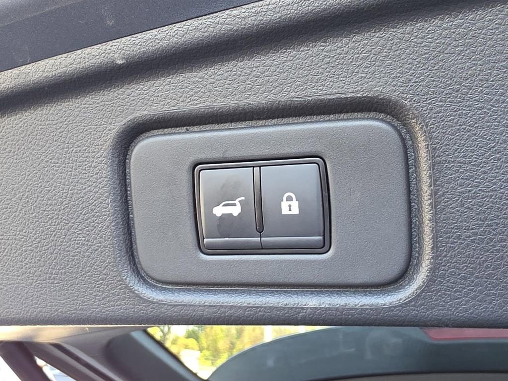 Used 2025 Nissan Pathfinder SL image 13