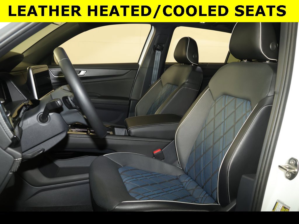 Used 2024 Volkswagen Atlas Cross Sport SEL Premium R-Line image 4