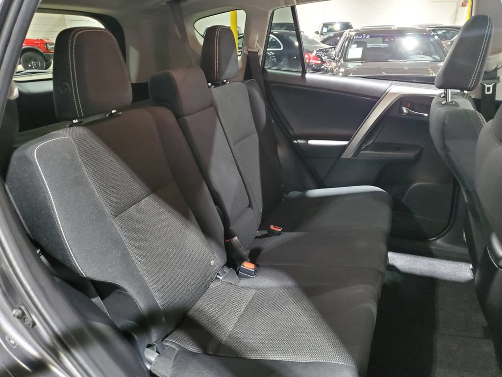 Used 2018 Toyota RAV4 XLE FWD image 18