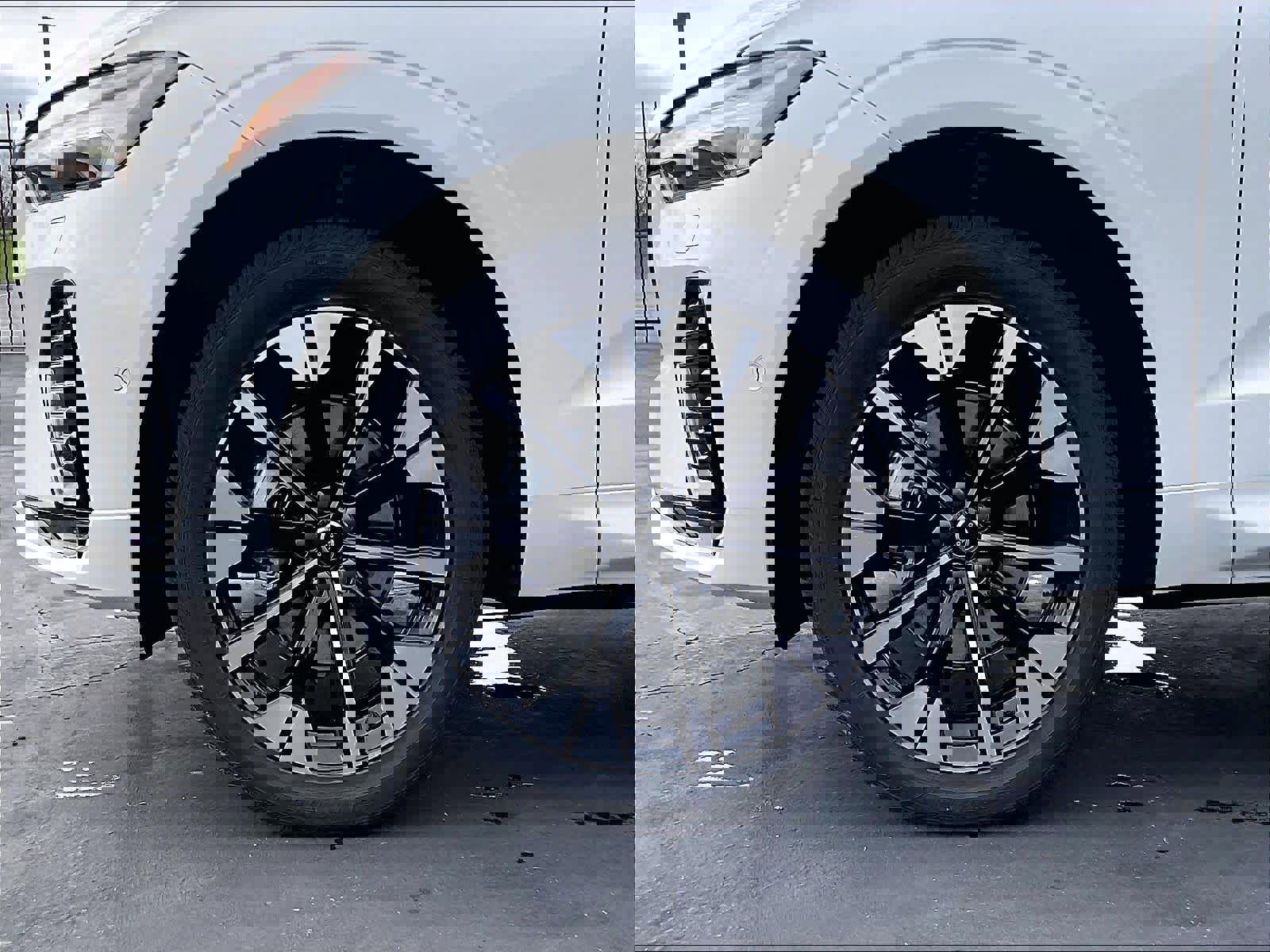 New 2026 Volvo XC60 B5 Plus w/ Protection Package Premier image 14