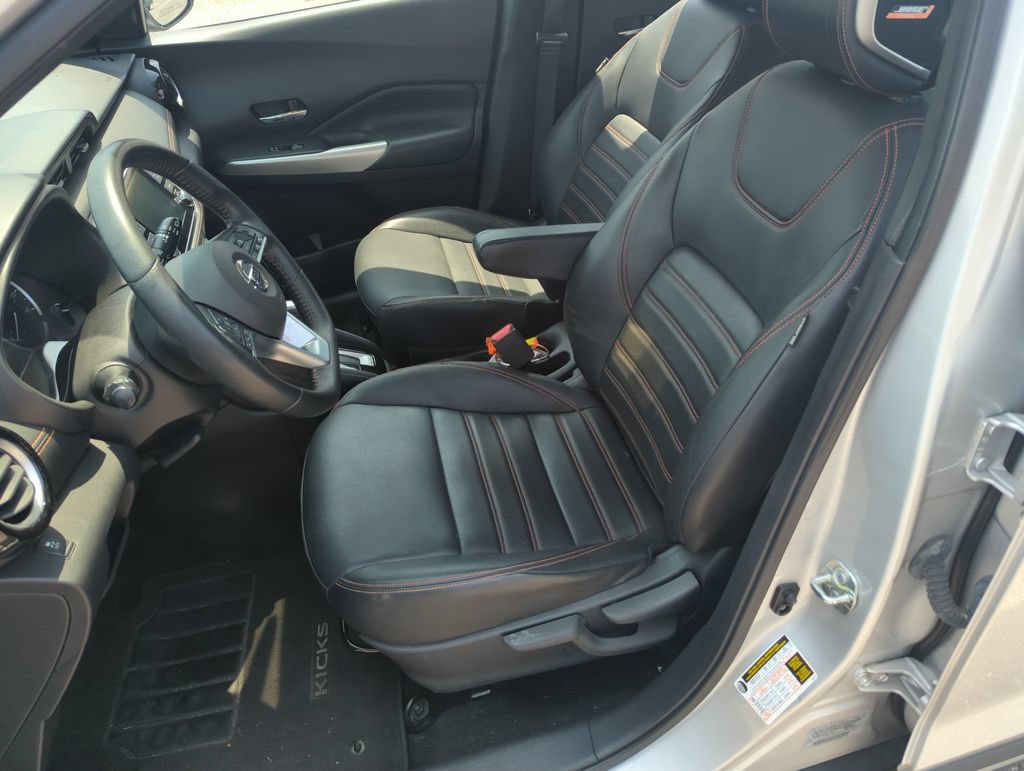 Used 2019 Nissan Kicks SR w/ SR Premium Package FWD image 12