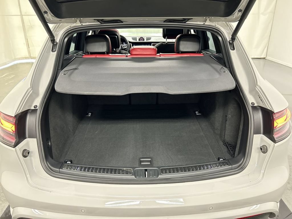 Certified 2025 Porsche Macan GTS AWD/4WD image 23