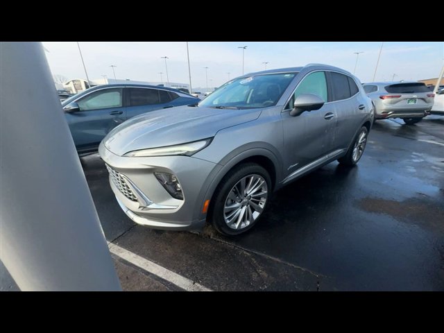 Certified 2025 Buick Envision Avenir image 4