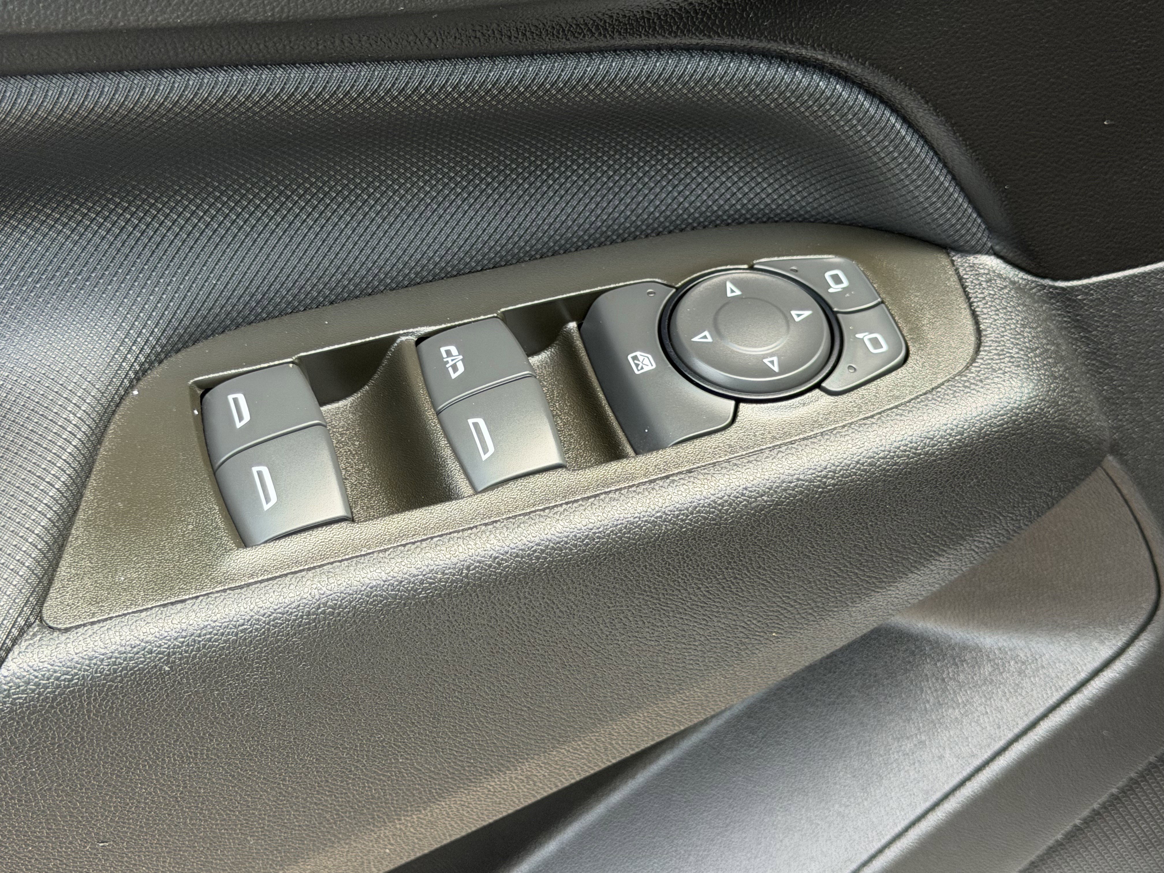 Used 2023 Chevrolet Equinox RS w/ LPO, Floor Liner Package FWD image 25