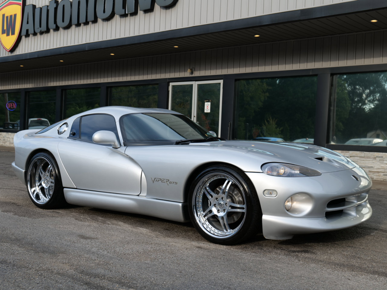 Used 1999 Dodge Viper GTS image 2
