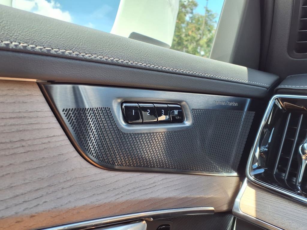 New 2026 Volvo XC90 B6 Plus w/ Protection Package Premier image 18