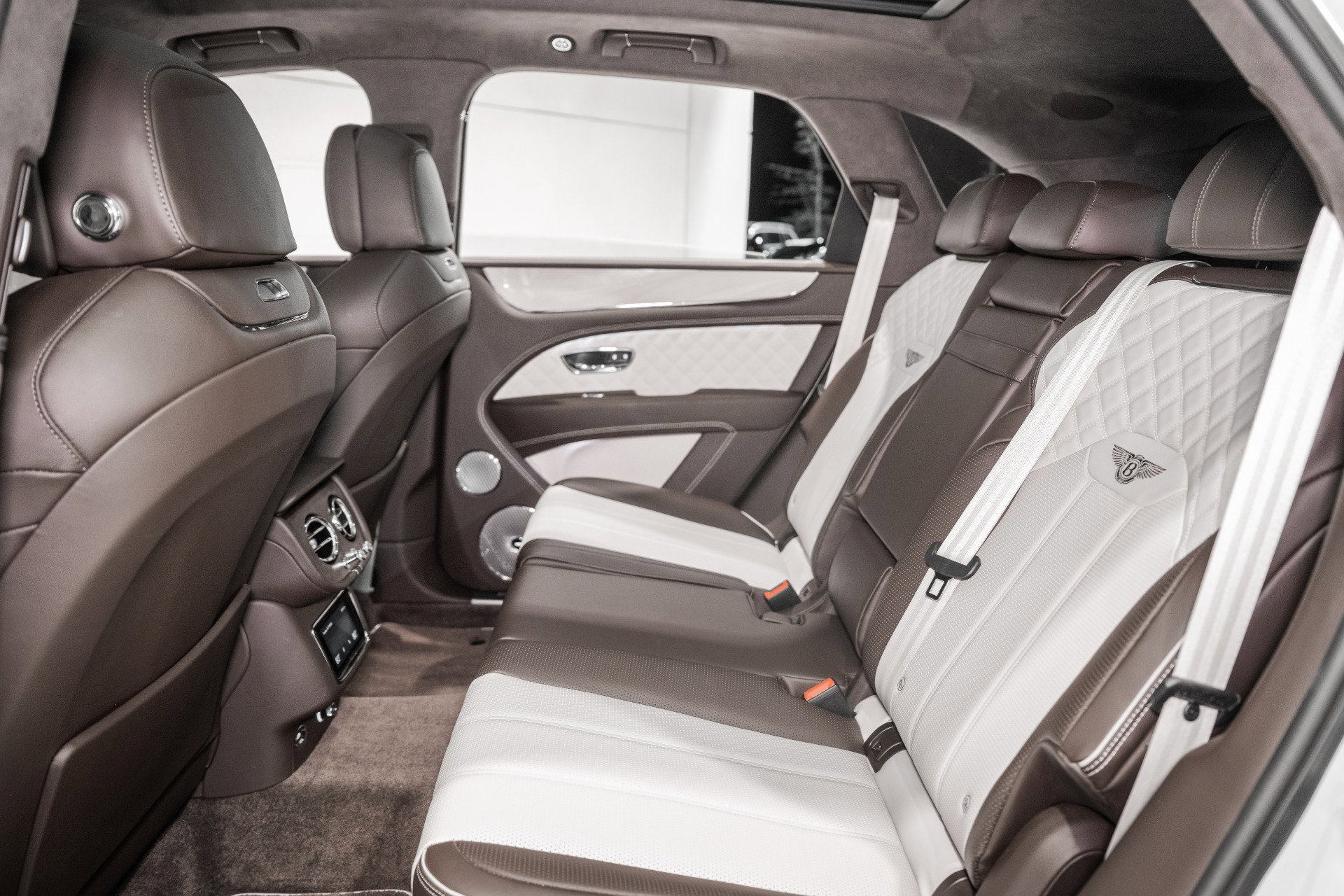 Used 2023 Bentley Bentayga image 21