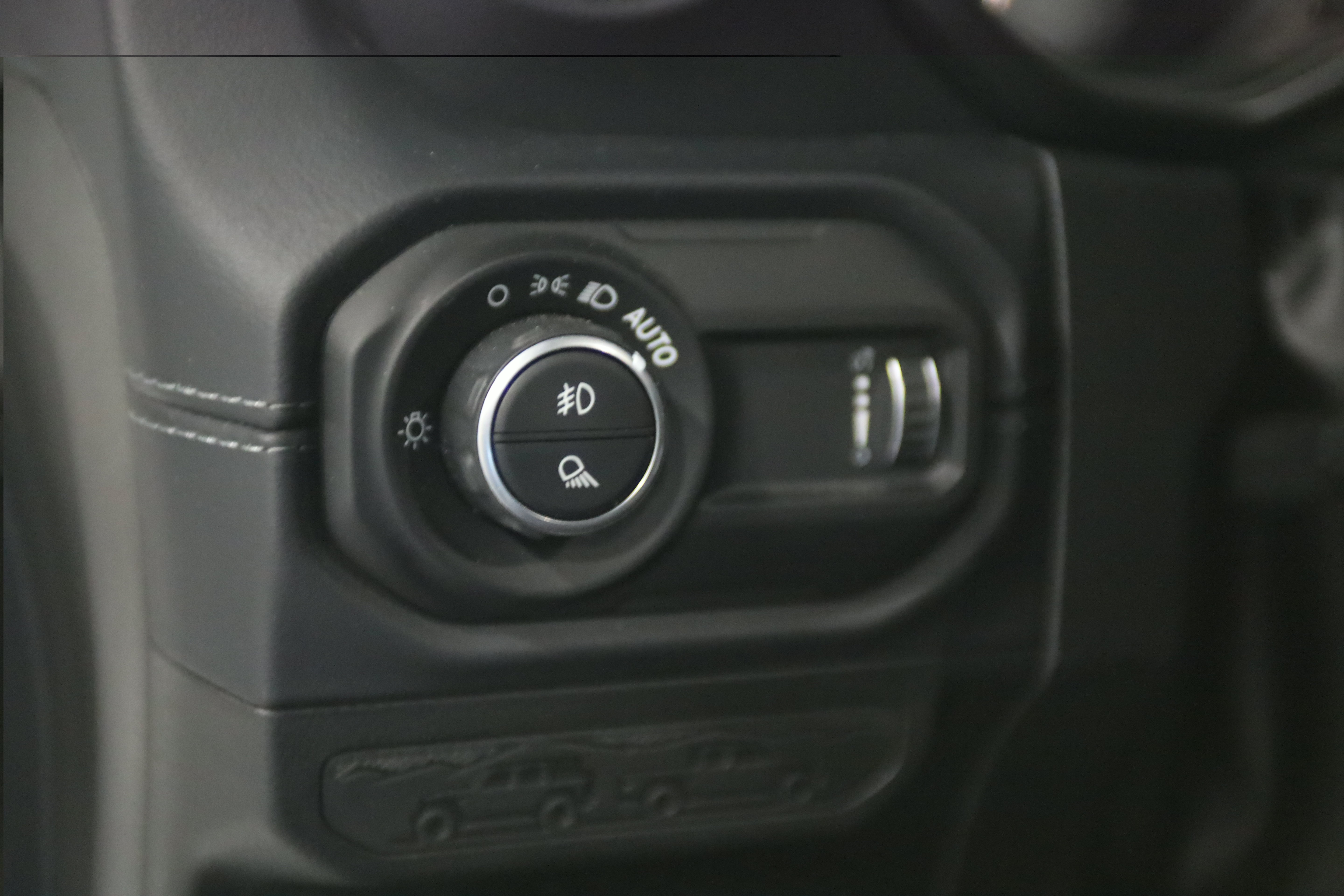 Used 2025 Jeep Gladiator Sport AWD/4WD image 18