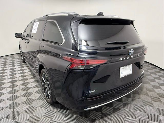 Used 2025 Toyota Sienna Platinum image 4