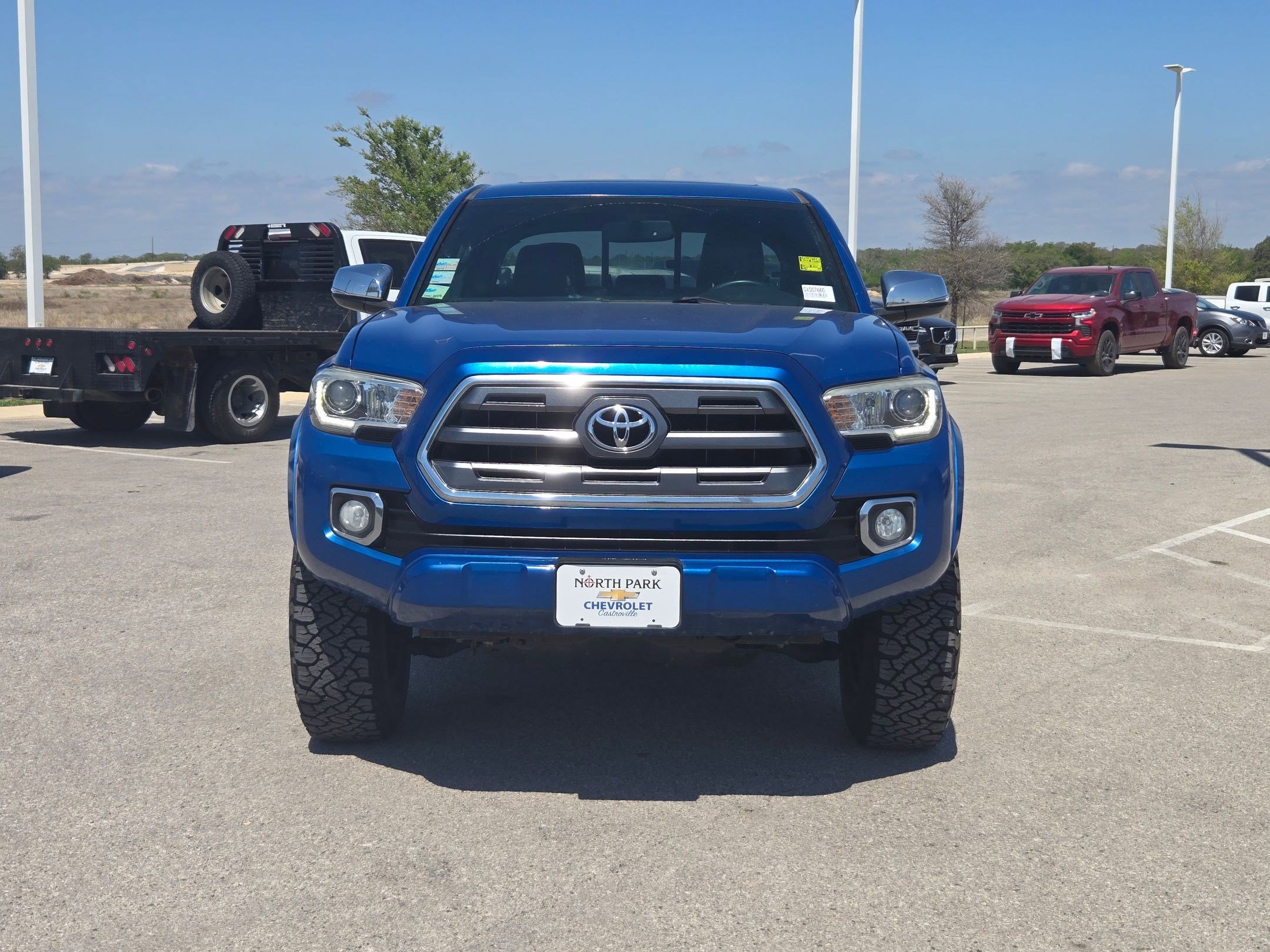 Used 2016 Toyota Tacoma Limited w/ Towing Package image 8
