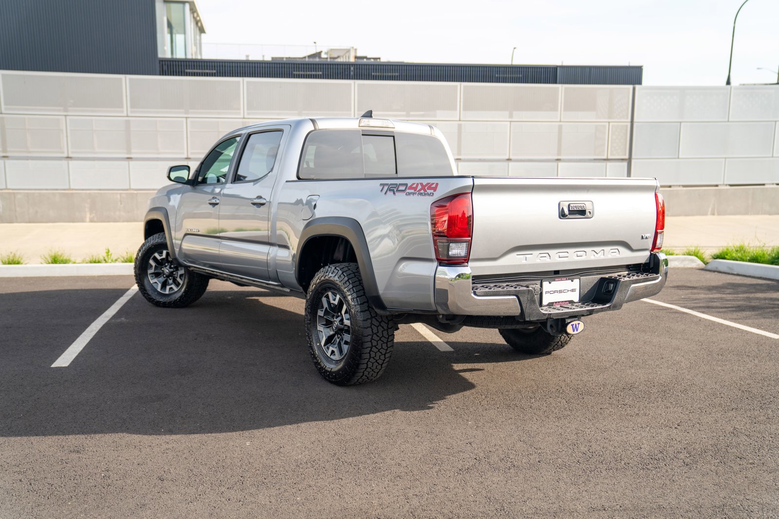 Used 2018 Toyota Tacoma TRD Off-Road AWD/4WD image 3