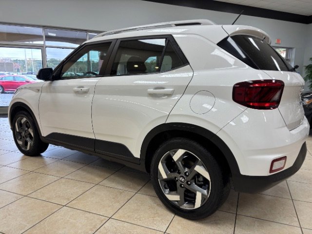 Used 2024 Hyundai Venue SEL image 5