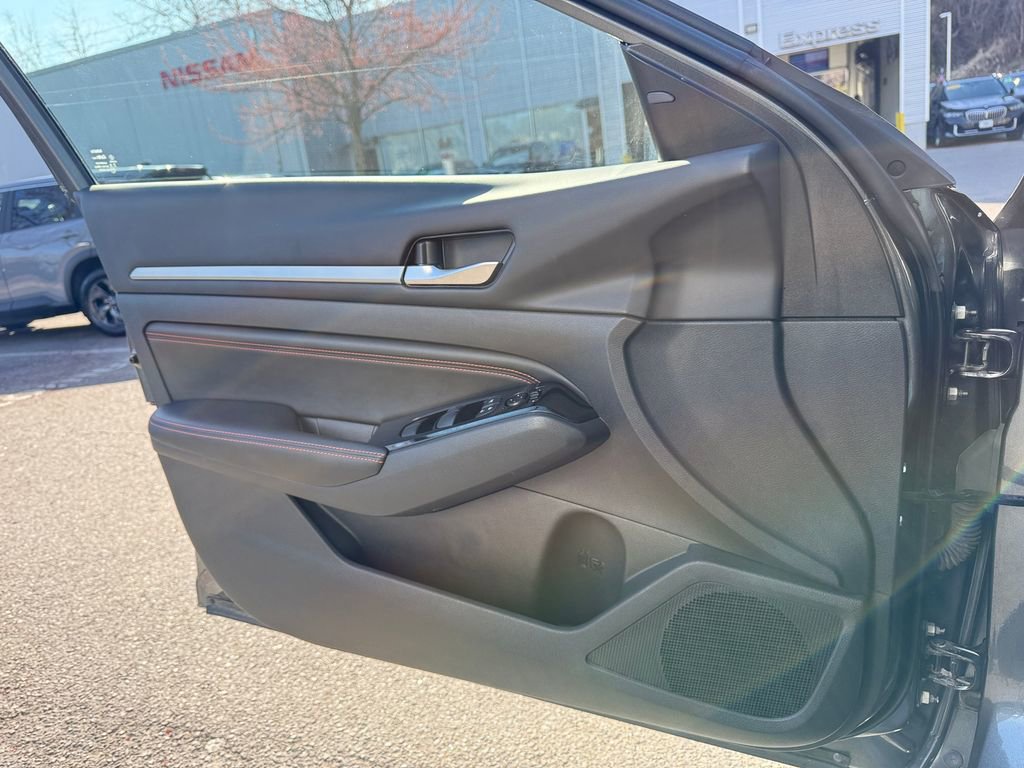 Used 2023 Nissan Altima 2.5 SR AWD/4WD image 22