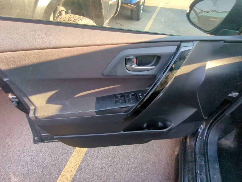 Used 2018 Toyota Corolla iM w/ Carpet Mat Package (TMS) FWD image 8