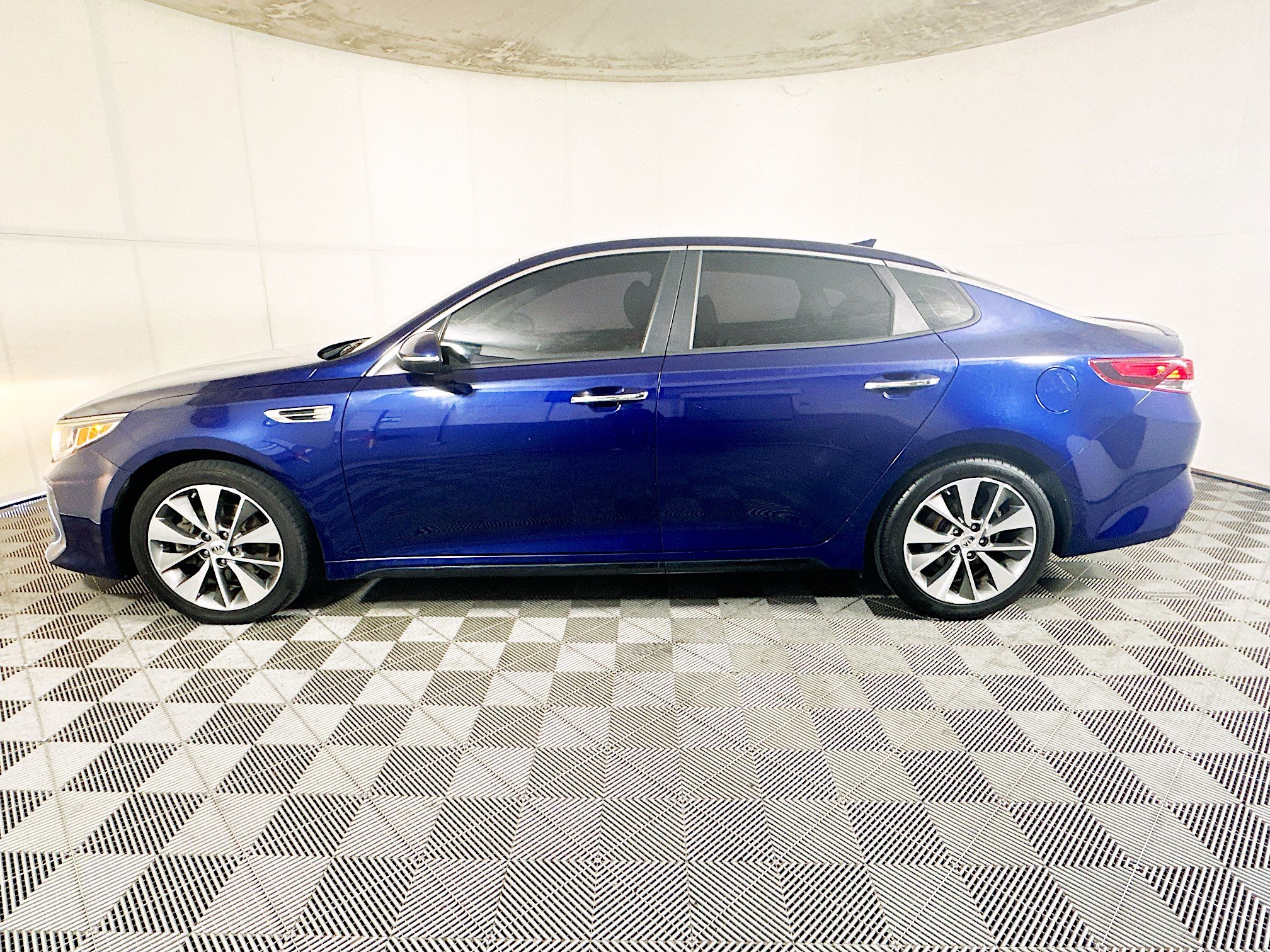 Used 2018 Kia Optima S w/ Option Group 020 FWD image 6