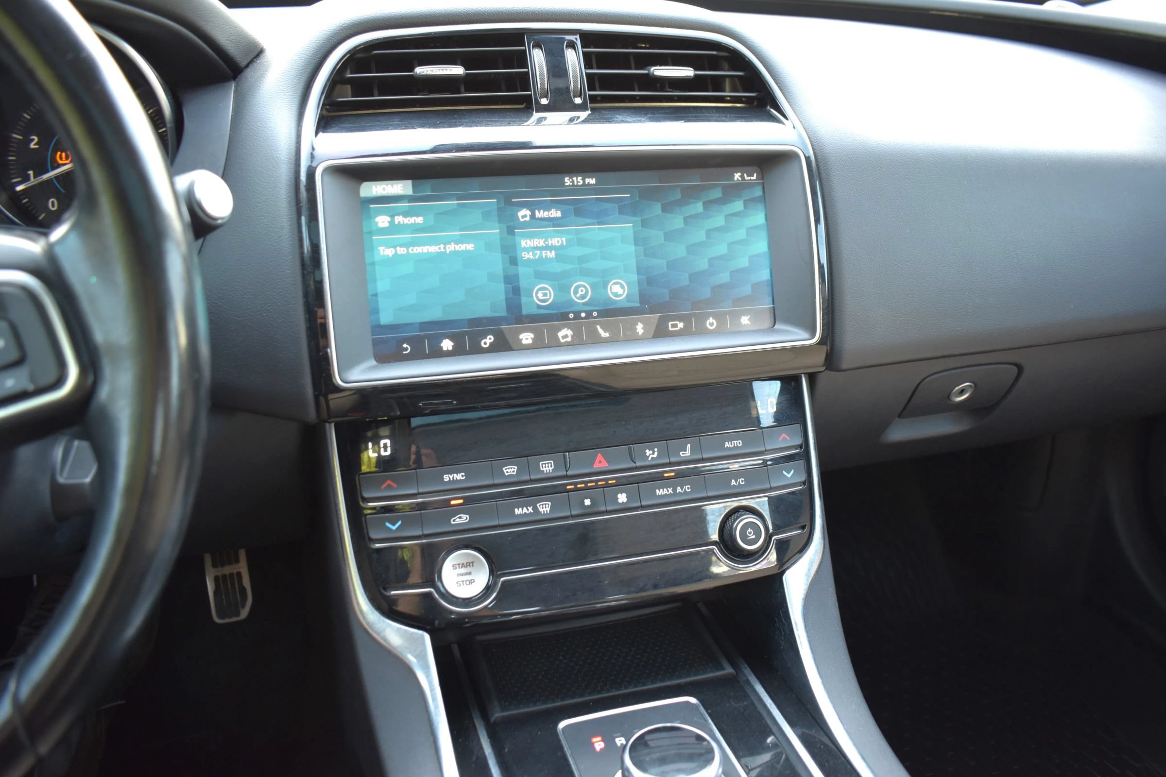 Used 2019 Jaguar XE Premium AWD/4WD image 19