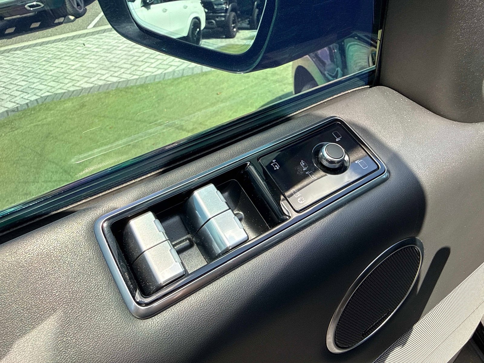 Used 2020 Land Rover Range Rover Sport HST image 19