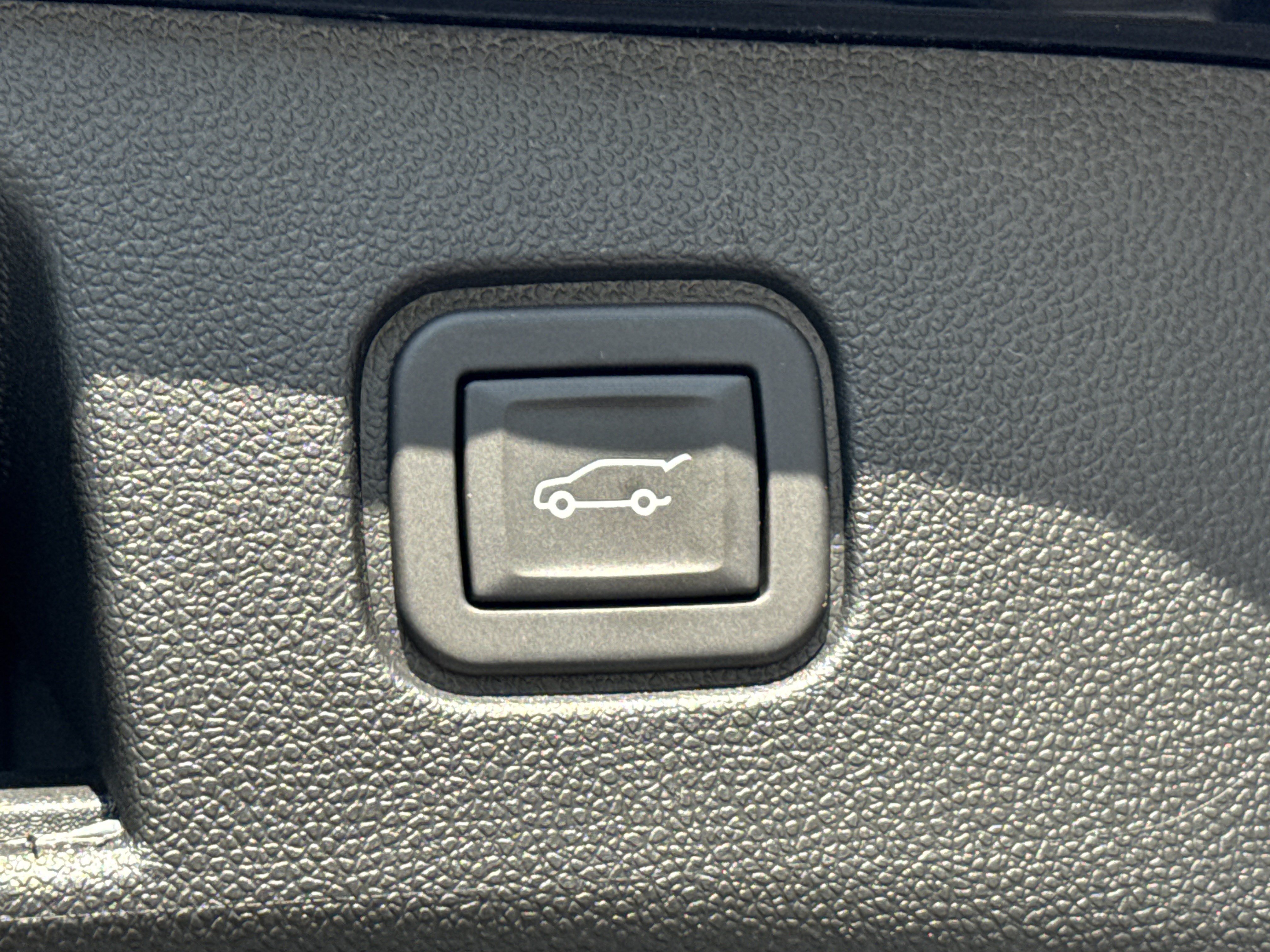 Used 2024 Chevrolet Blazer EV LT AWD/4WD image 17