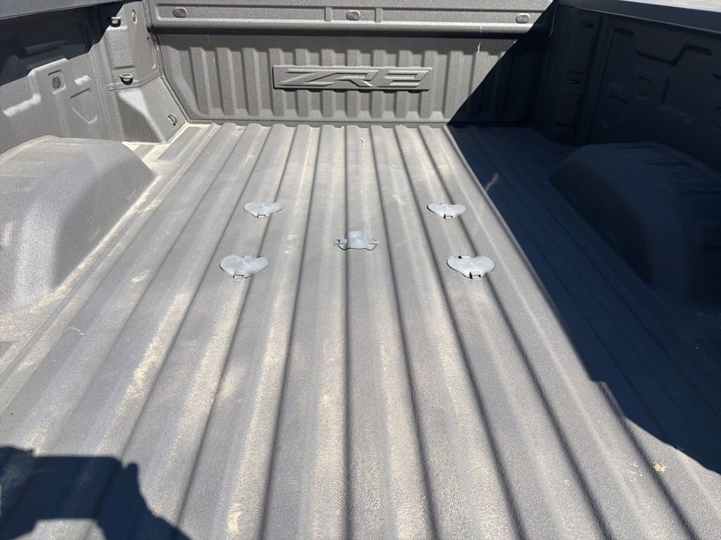 Used 2024 Chevrolet Silverado 2500 ZR2 w/ Technology Package image 10