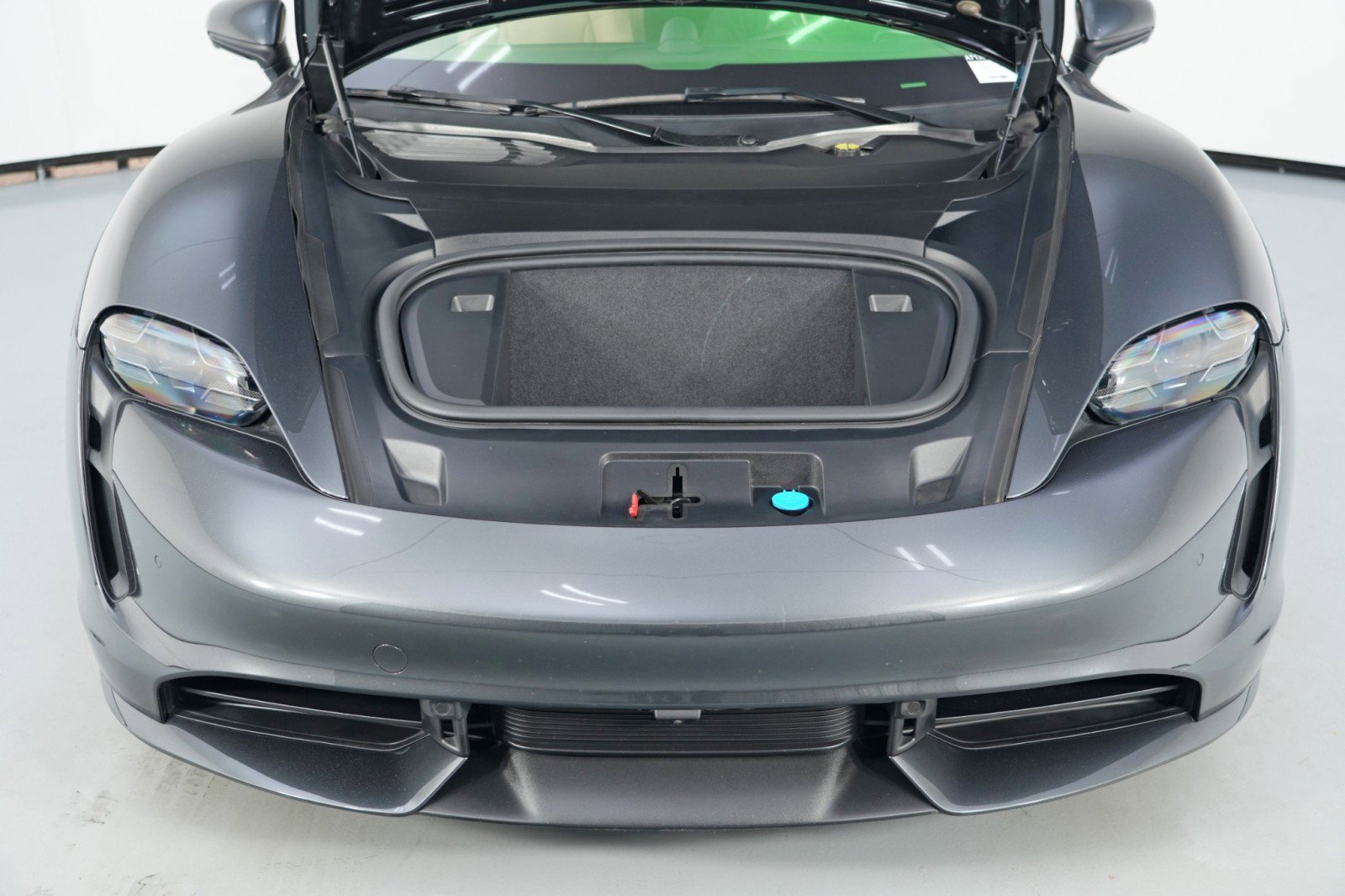 Used 2020 Porsche Taycan Turbo image 8