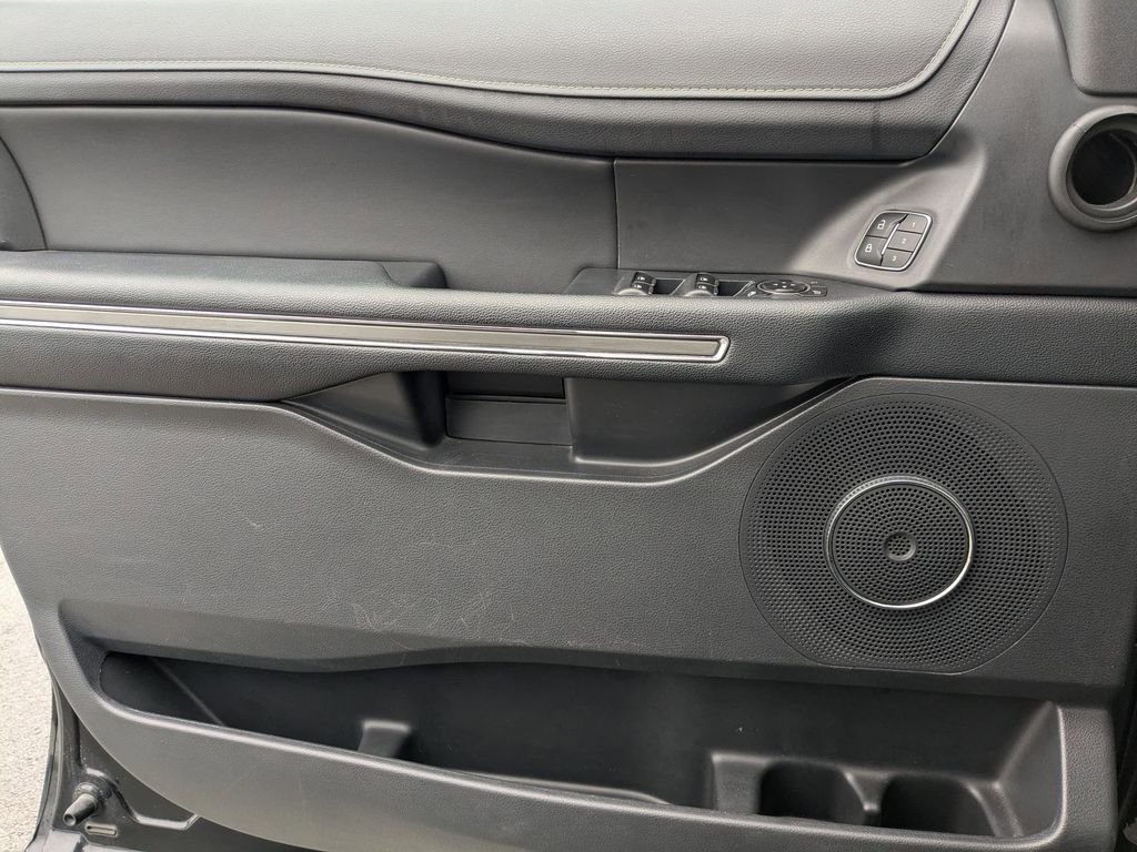 Used 2024 Ford Expedition Max XLT image 14