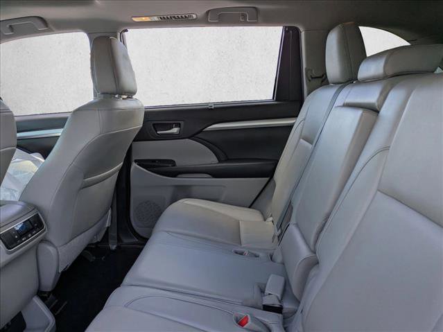 Used 2019 Toyota Highlander XLE image 20