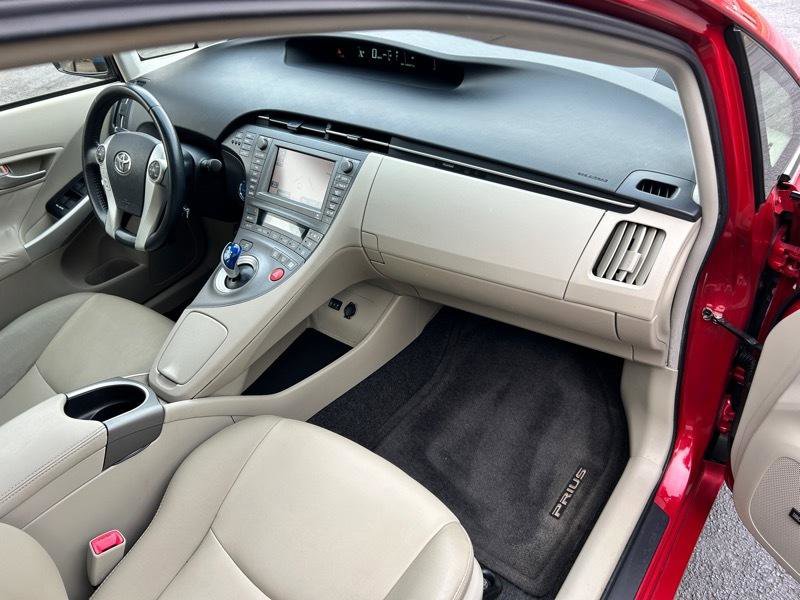 Used 2013 Toyota Prius Four w/ Deluxe Solar Roof Pkg image 39