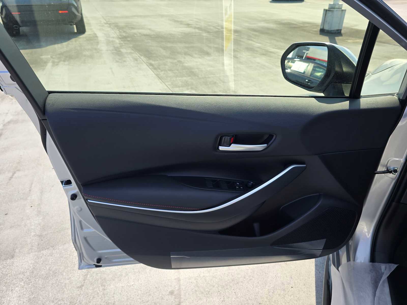 Certified 2025 Toyota Corolla SE w/ SE Premium Package image 19